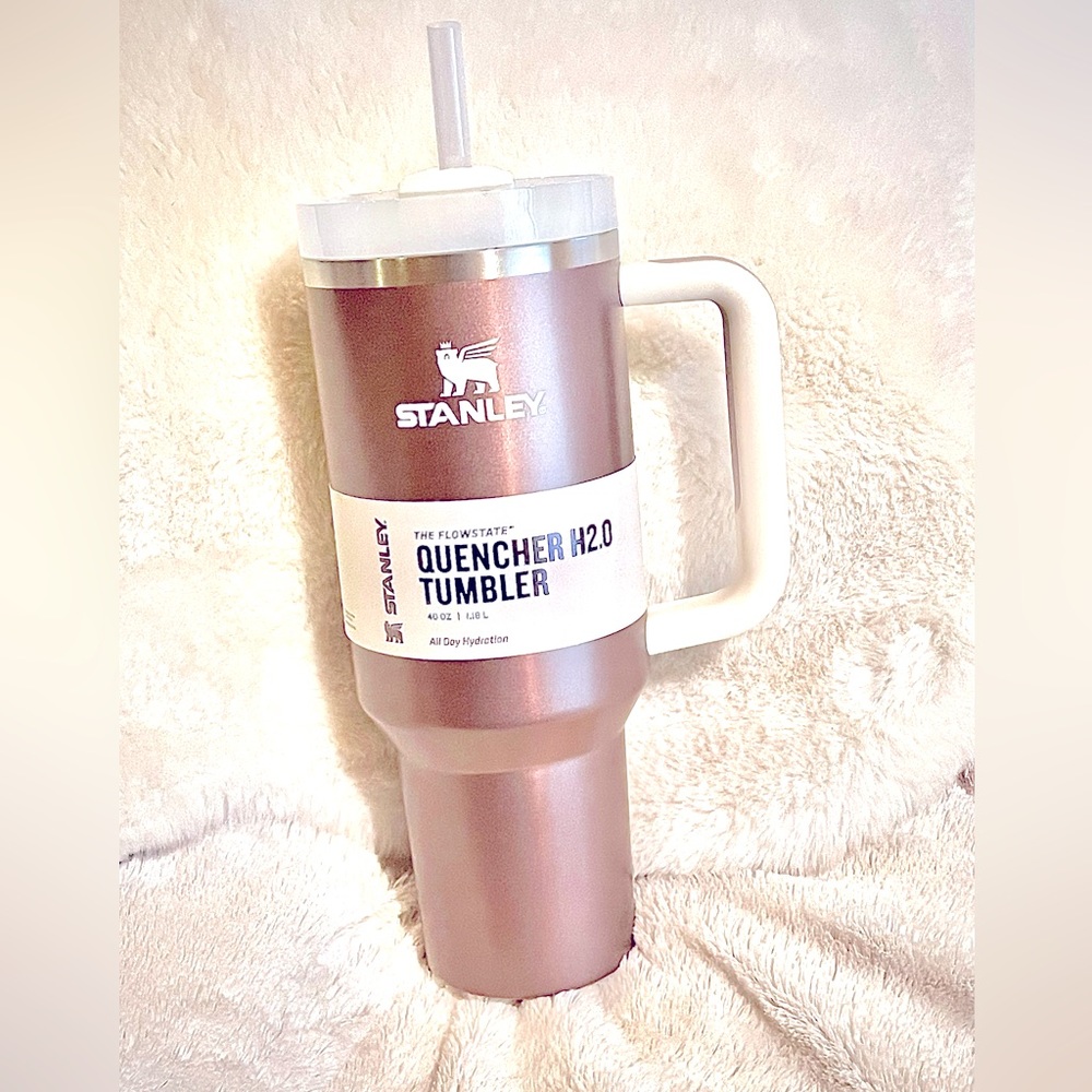 NEW- Stanley Quencher Tumbler Rose Quartz Glow